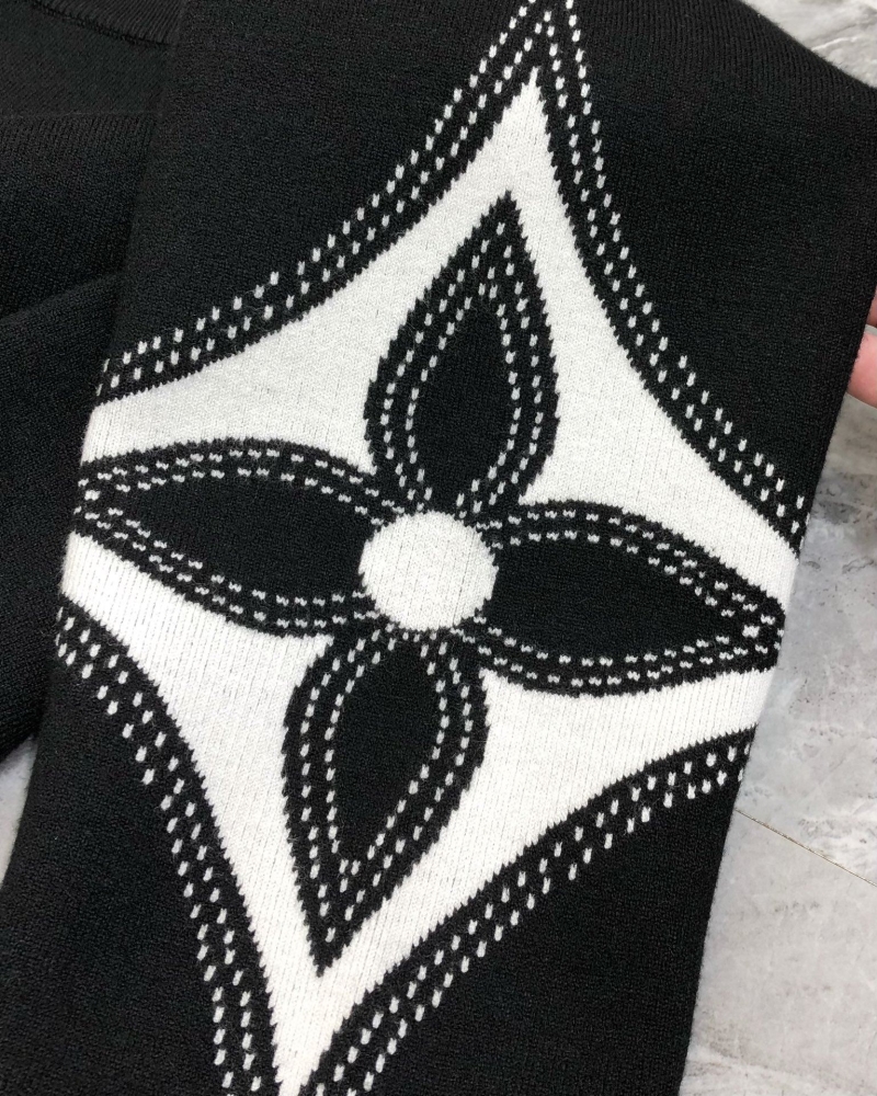 l0vis Vvtt0n sweater